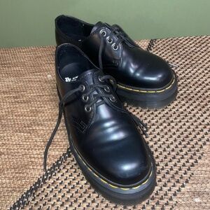 Size 8 Doc Martens 8053 shoe platform, barely used